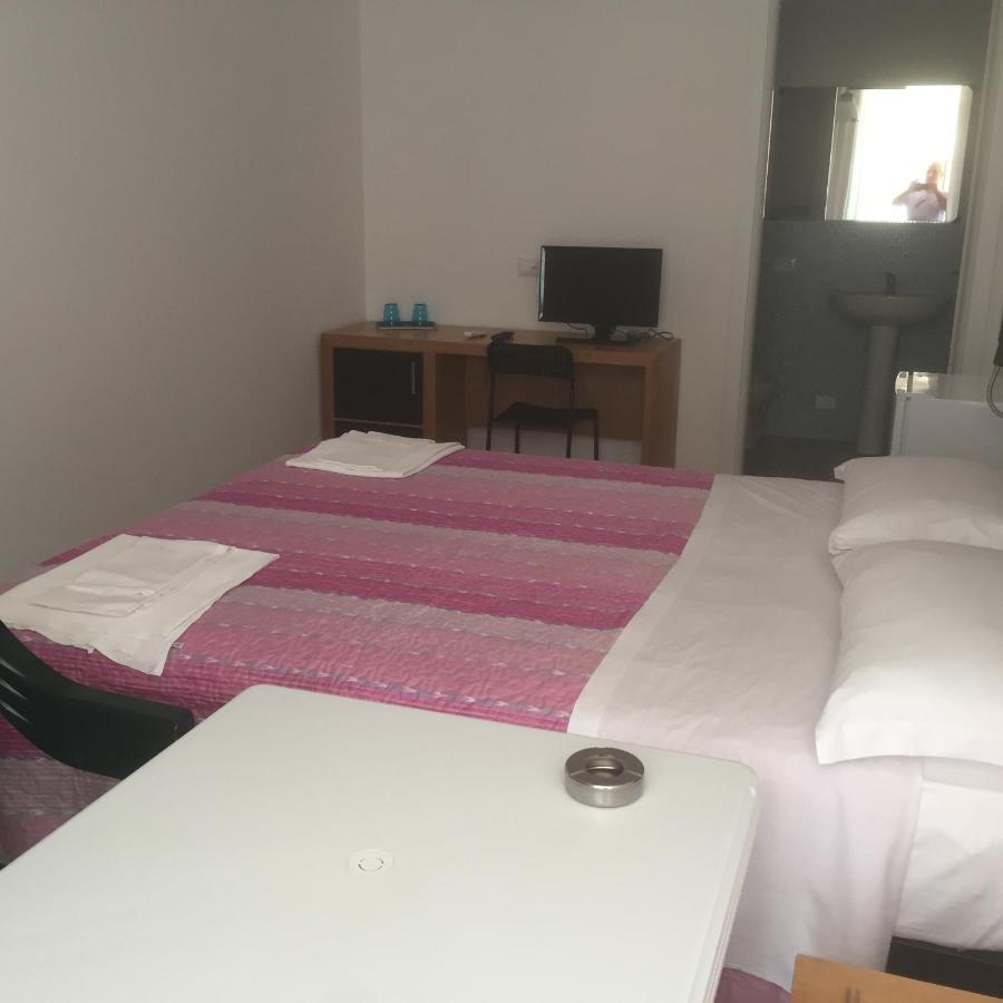 Duna Camere Con Bagno Lido Adriano Εξωτερικό φωτογραφία